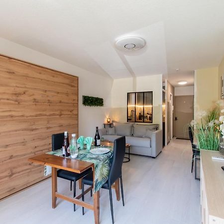 Les Flamants Roses - Studio Avec Balcon Apartman Nîmes Kültér fotó
